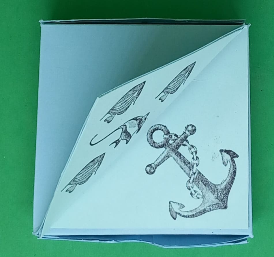 Selbstschlie%c3%9fende maritime box