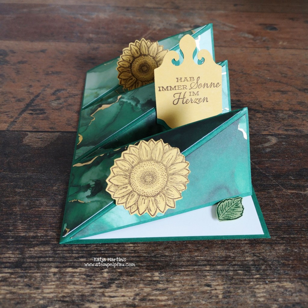 Tripple twisted easel card