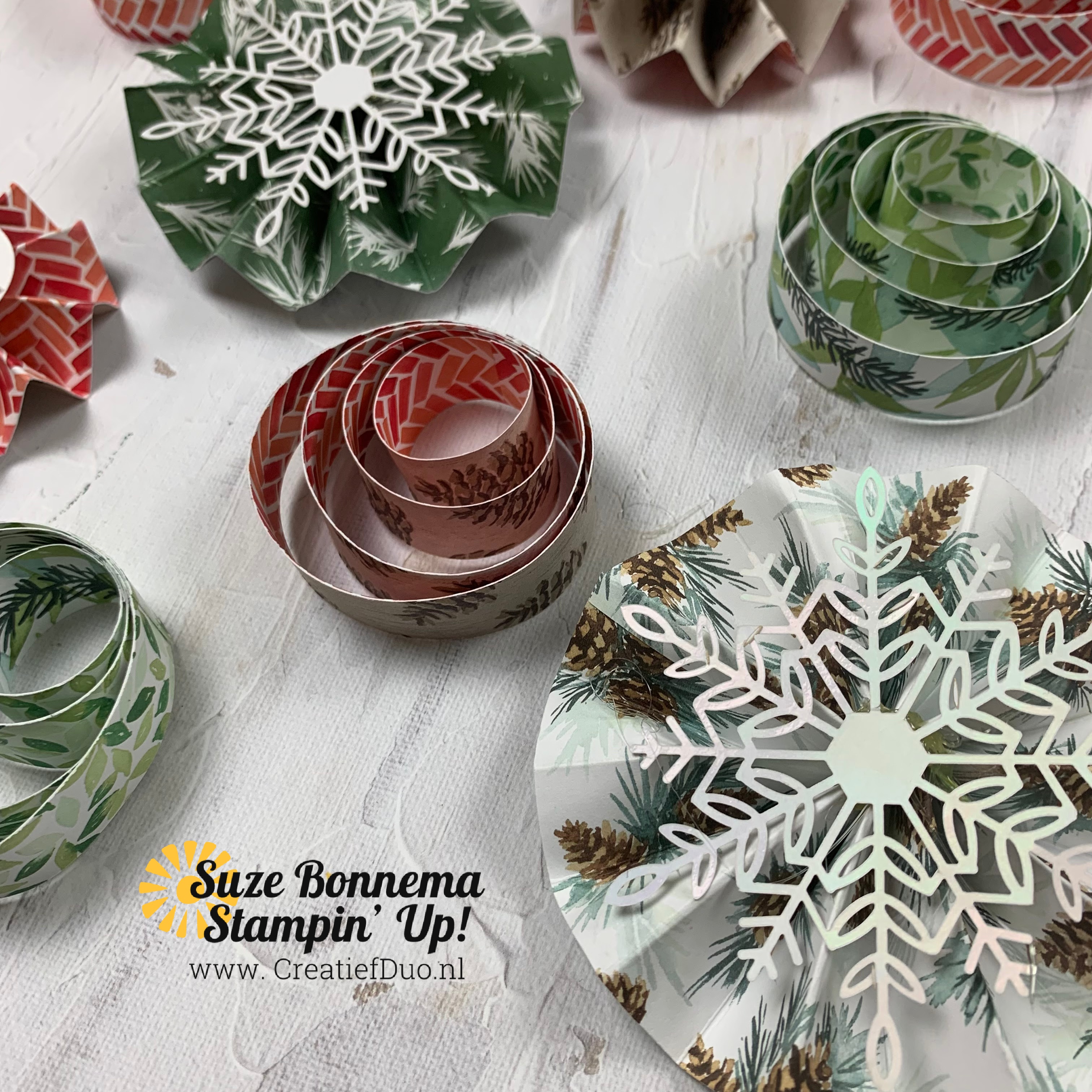 Kerstboomversiering van papier