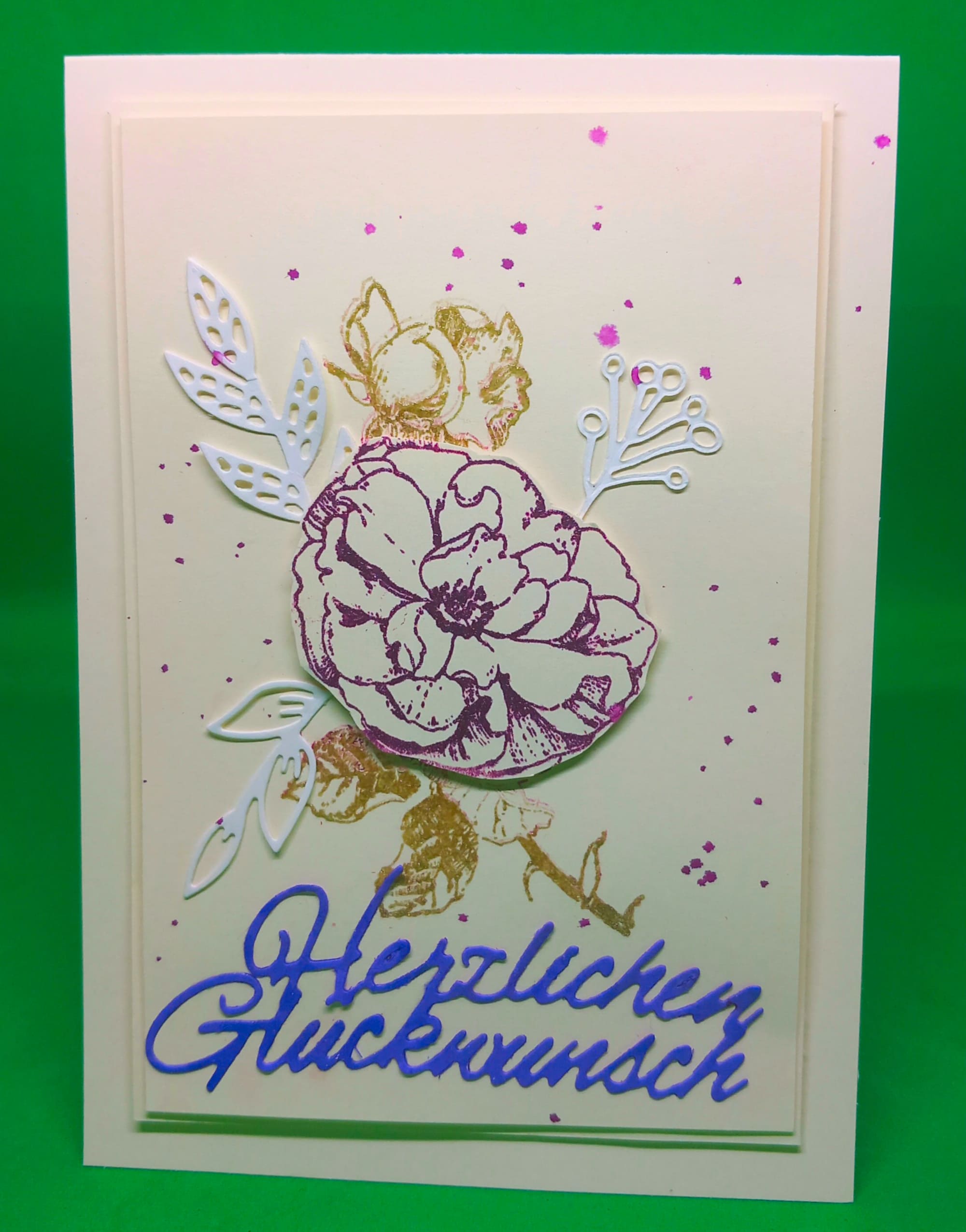 Embossing coloriert lila