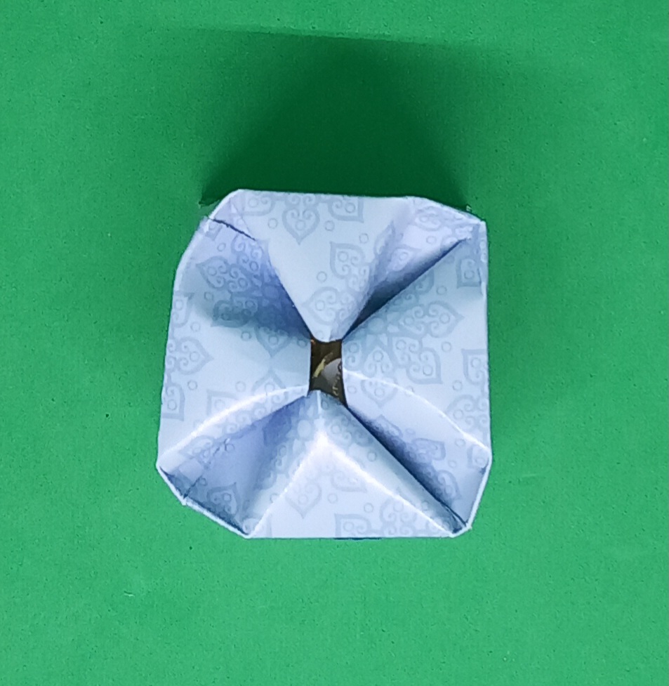 Selbstschlie%c3%9fende goodie box